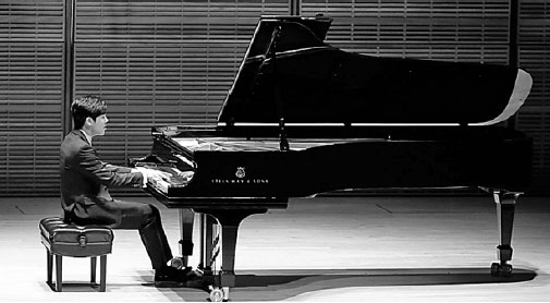 Chinese pianist tells range of stories in music