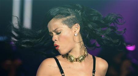 Rihanna's 'Unapologetic' tops Billboard album chart