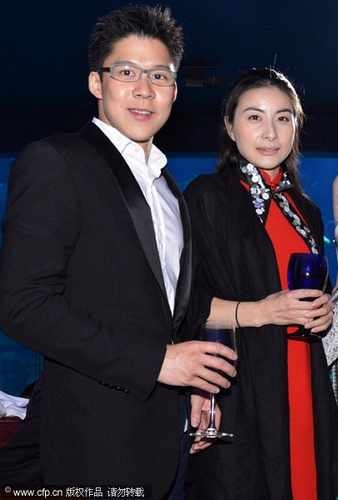 Guo Jingjing gives birth to baby boy