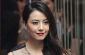 Elegant Gao Yuanyuan attends Paris Fashion Week