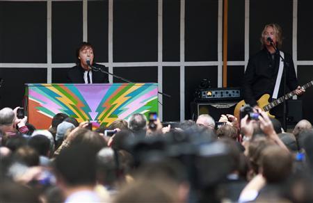 Paul McCartney plays surprise concert in NY's Times Square