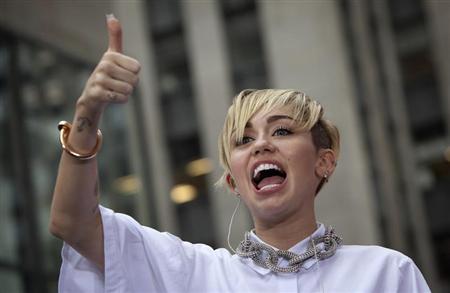 Miley Cyrus twerks her way to No. 1 on Billboard 200