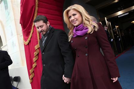 Singer Kelly Clarkson ties the knot in Tennessee