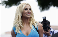 Britney Spears angered by boyfriend's phone habits