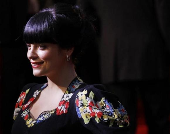 Lily Allen reclaims top spot in British music chart