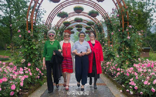 Chic grannies turn heads on Longhu mountain