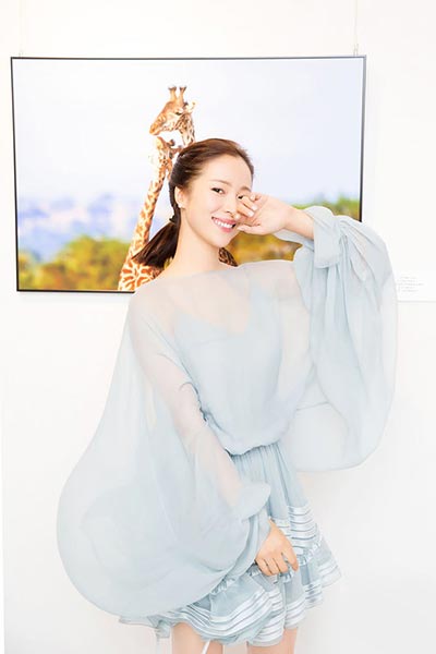 Actress Jiang Yiyan's photo exhibition wows fans in Shanghai