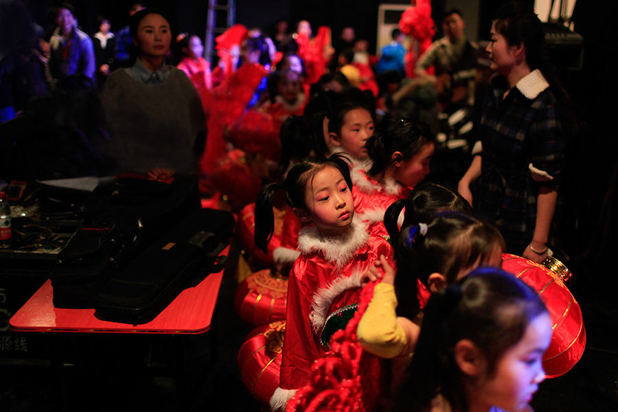 Migrant children at Spring Festival gala
