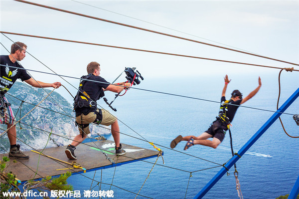 Daredevil ropejumpers leap 200 meters off cliff