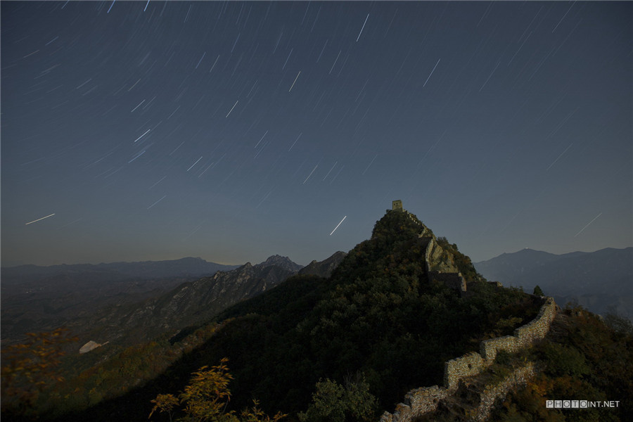 Photographer captures Great Wall at night