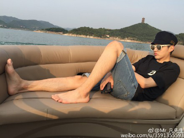 Kris Wu's long legs trigger envy