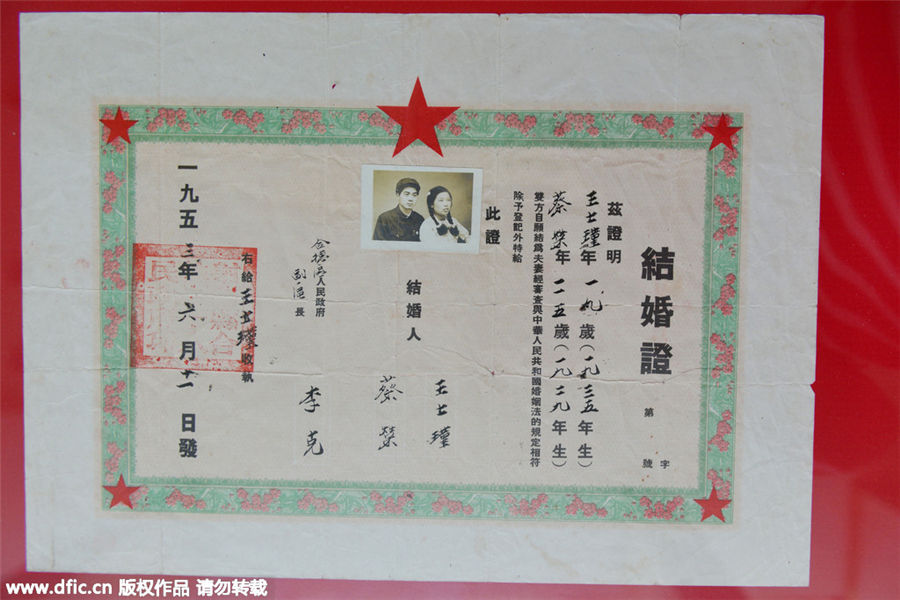Nanjing displays ancient marriage, divorce certificates