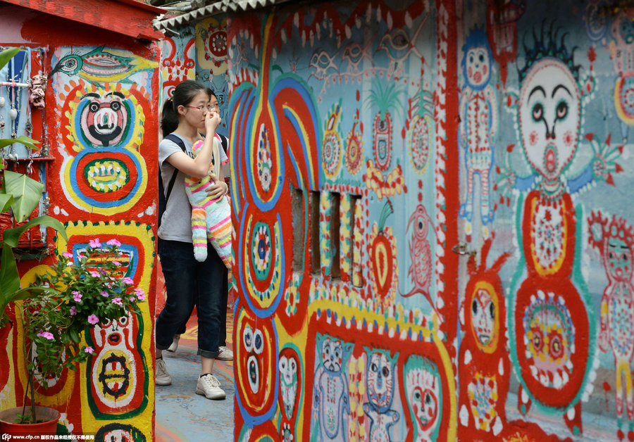 93-year-old's murals save Taiwan's 'Rainbow Village'