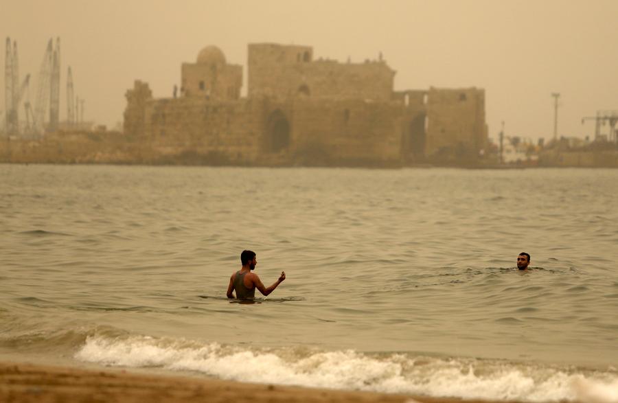 Deadly sandstorm engulfs Middle East