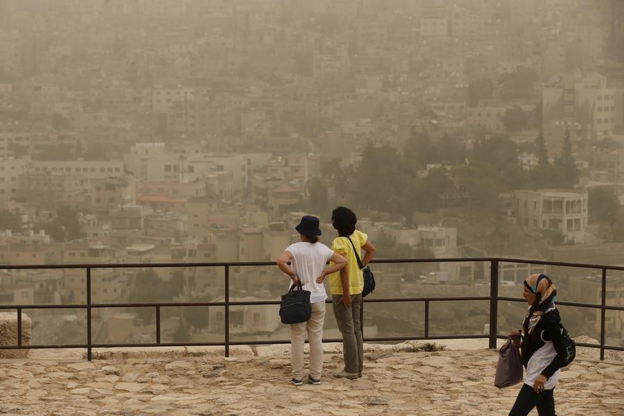 Deadly sandstorm engulfs Middle East