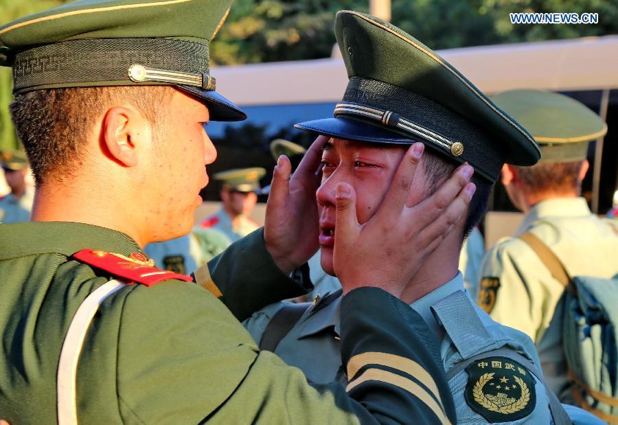 Veterans' tearful goodbye to their army life