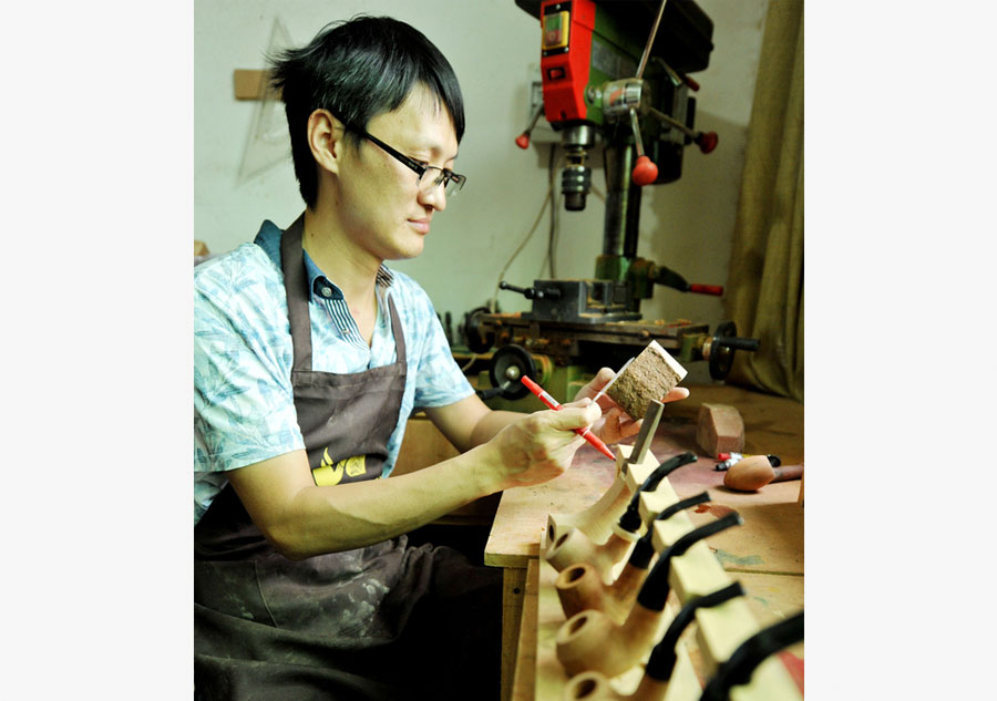 Hand crafted tobacco pipes gain traction in China