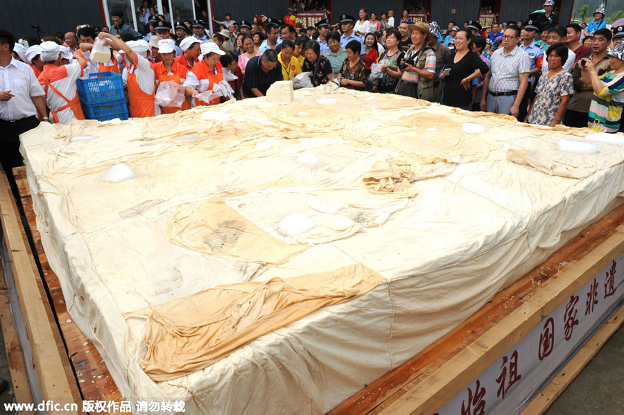 Eight-ton tofu served in East China