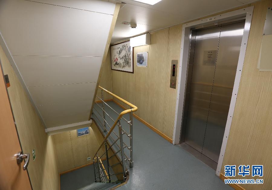 What is inside China's icebreaker <EM>Xuelong</EM>?