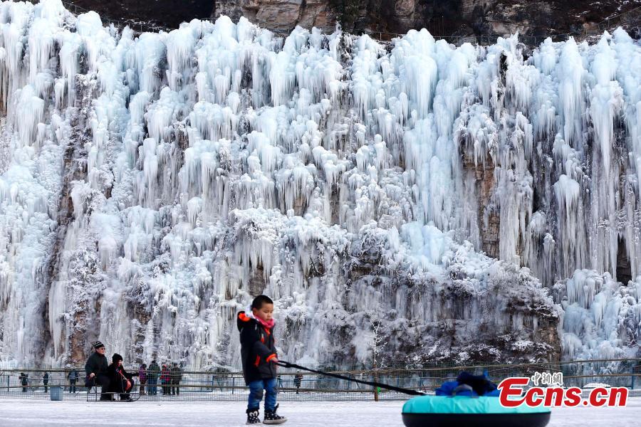 Amazing ice wonderland in Beijing