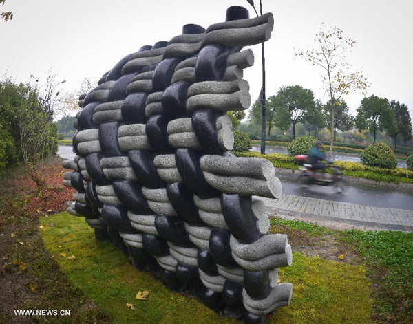 West Lake Int'l sculpture exhibition opens in Hangzhou