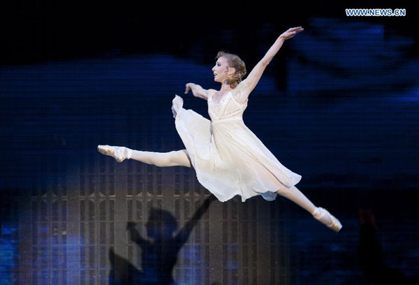 Argentine ballet dancer gives free show to mark retirement
