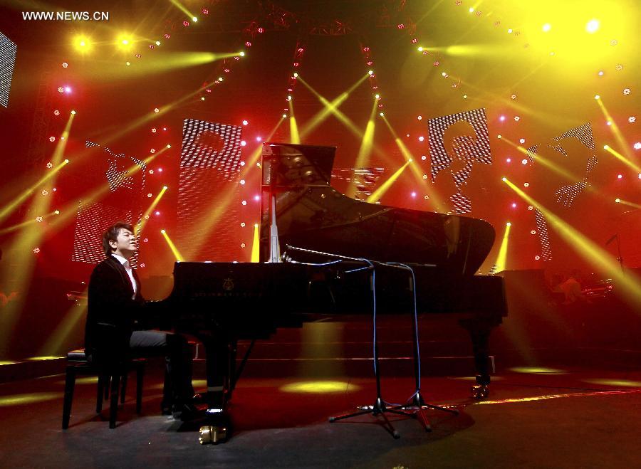 Lang Lang holds new year concert with Karen Mok