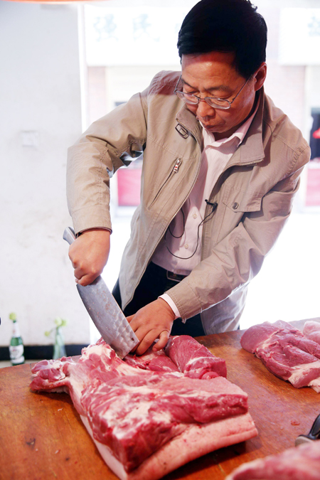 Graduate-turned-butcher shares experience with alma mater