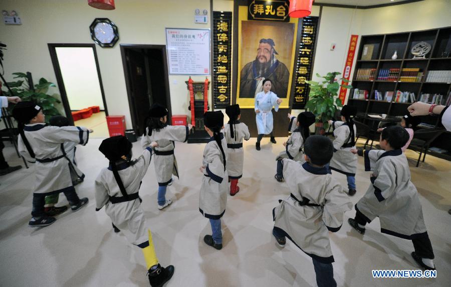 Children learn traditional Chinese culture in Changsha