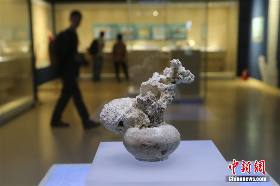 Cultural relics from 800-year-old ship on display in E China