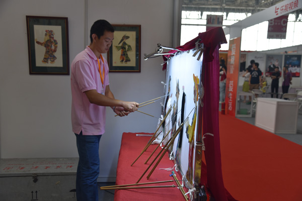 Traditional folk art showcased at Beijing International Book Fair