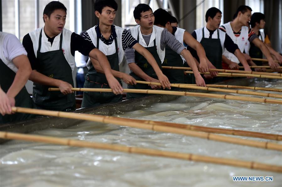Making Xuan paper in traditional procedure