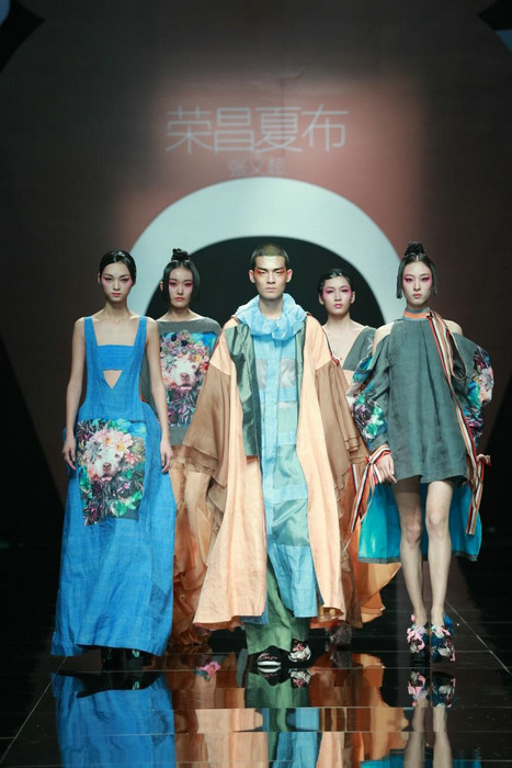 Rongchang ramie show shines in Beijing Fashion Week[15]- Chinadaily.com.cn