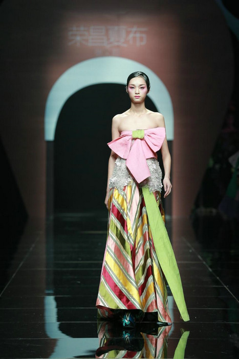 Rongchang ramie show shines in Beijing Fashion Week[36]- Chinadaily.com.cn
