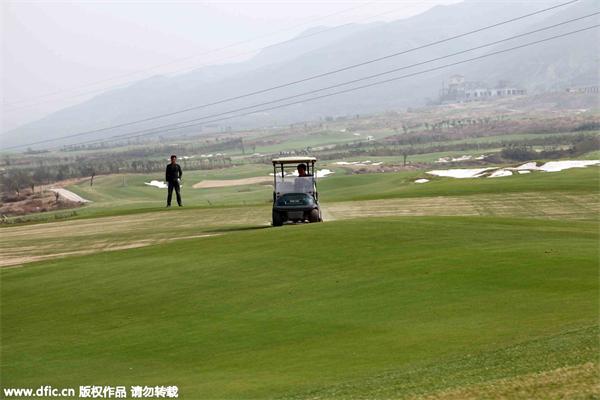 Golf course ban must stay