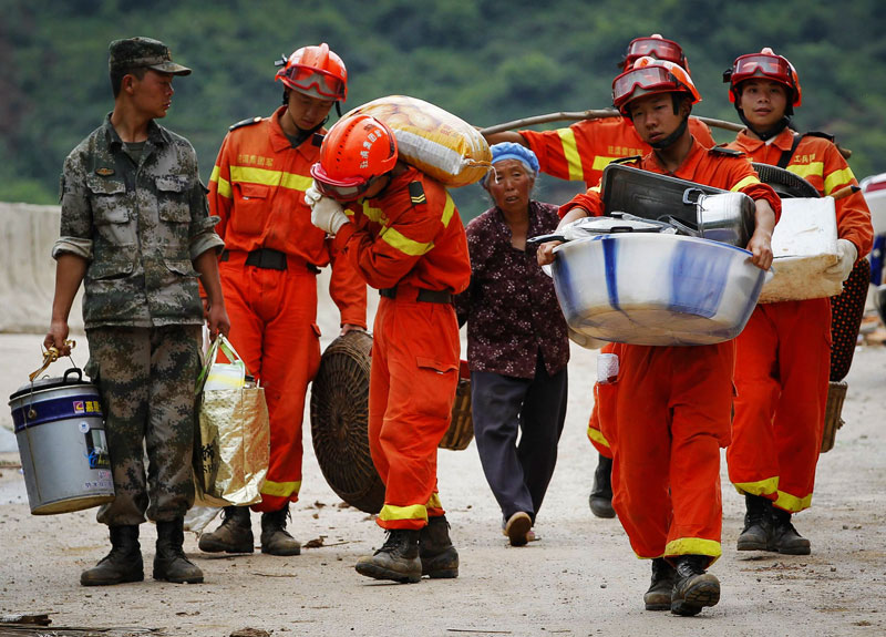 The human factor as relief, aid pours in