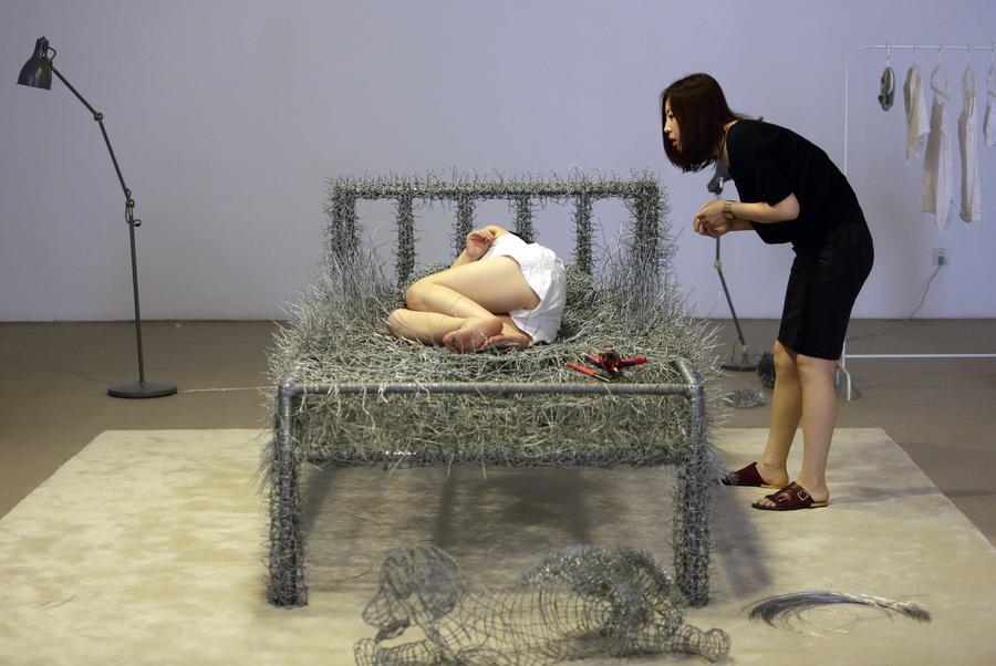 Artist to sleep on iron wire bed for 36 days