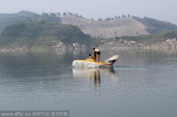 Farmer makes his own submarine in Hubei