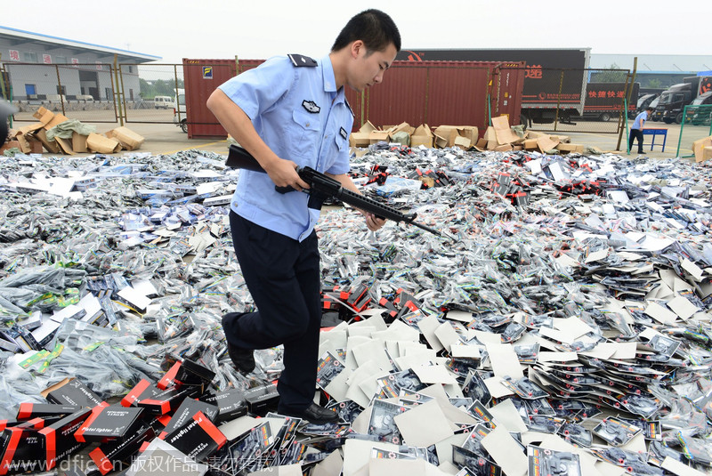 More than 70,000 imitation guns were destroyed in Jinhua