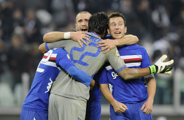 Juventus stunned by Sampdoria, Cavani hat-trick sinks Roma