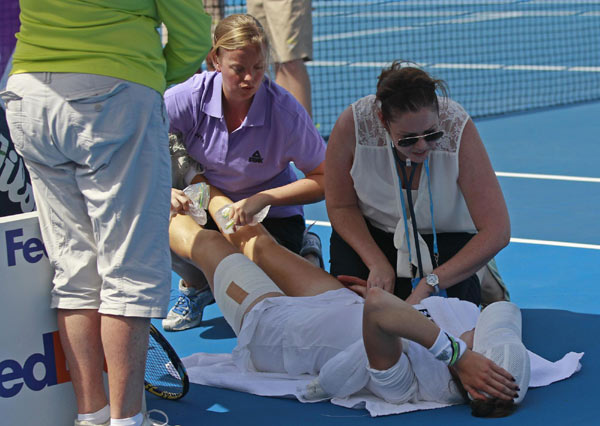 Kuznetsova overcomes Wozniacki, Li Na scorches through
