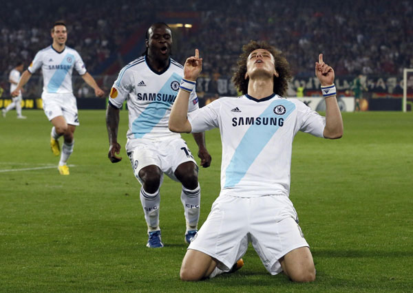 Last-gasp David Luiz gives Chelsea 2-1 win