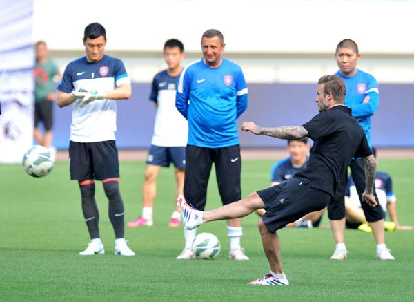 Beckham gets his game on in Nanjing