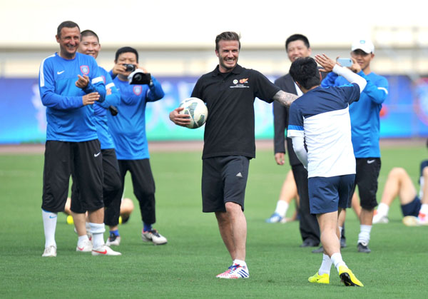 Beckham gets his game on in Nanjing