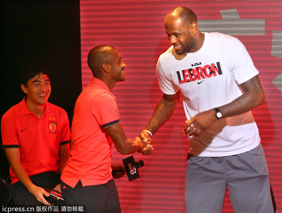 LeBron frenzy grips Guangzhou