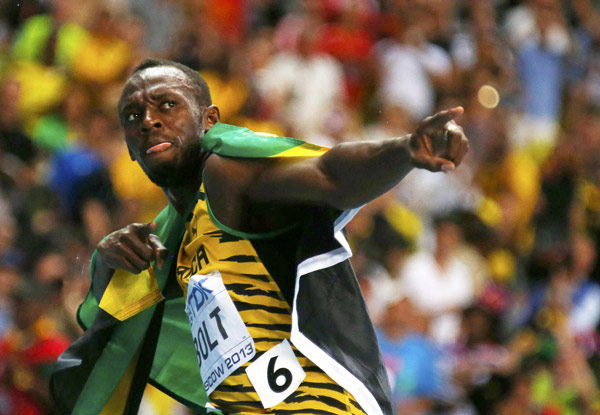 Bolt stormed to men's 100 amid heavy rain