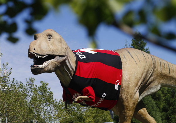Dinosaur statue opens Bundesliga season