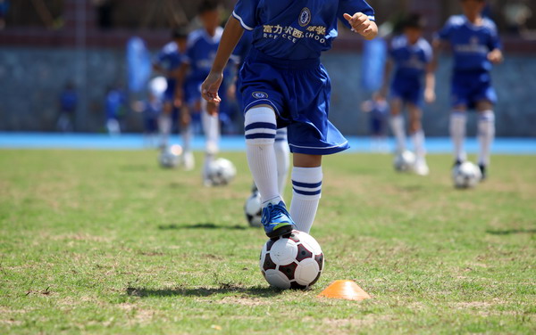 Guangzhou R&F, Chelsea open soccer school in S China