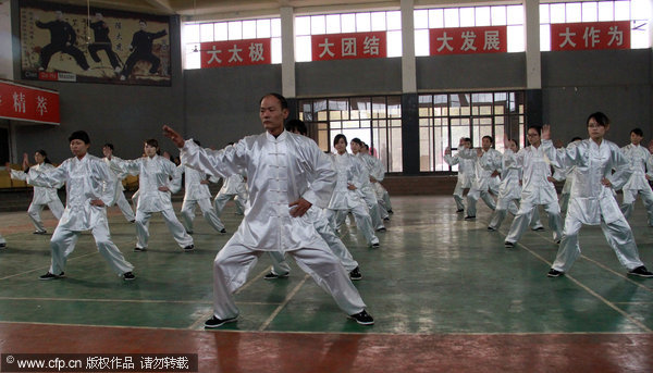 Tai chi enthusiasts show their moves in C China