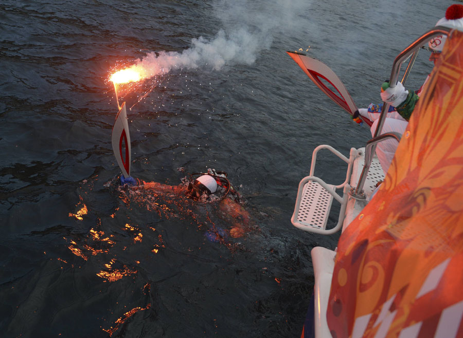 Sochi Olympic flame plunges into largest freshwater lake